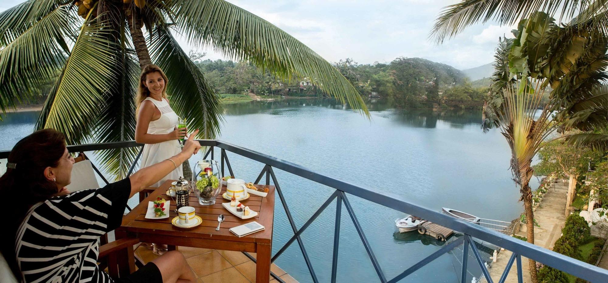 Mahaweli Reach Hotel Kandy Esterno foto