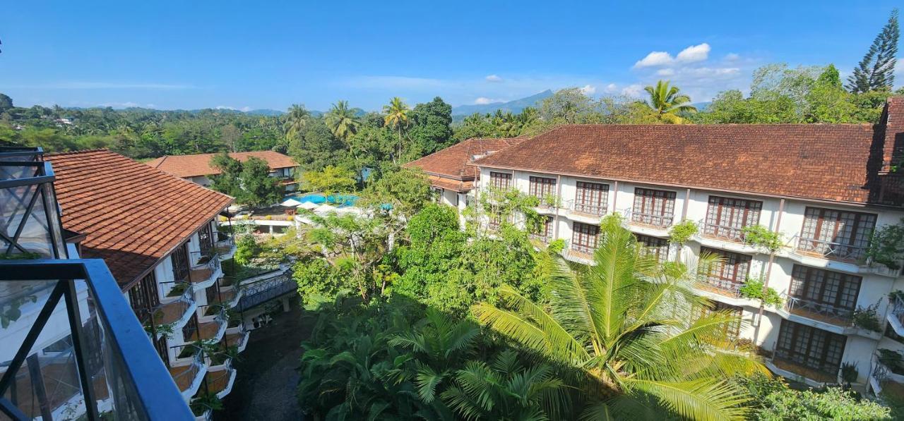Mahaweli Reach Hotel Kandy Esterno foto