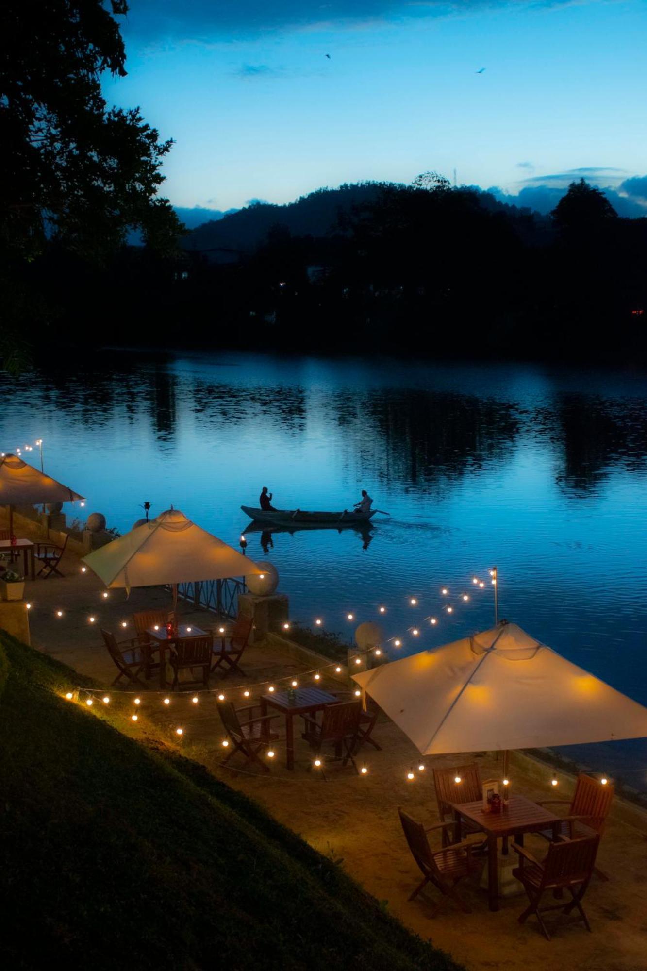 Mahaweli Reach Hotel Kandy Esterno foto