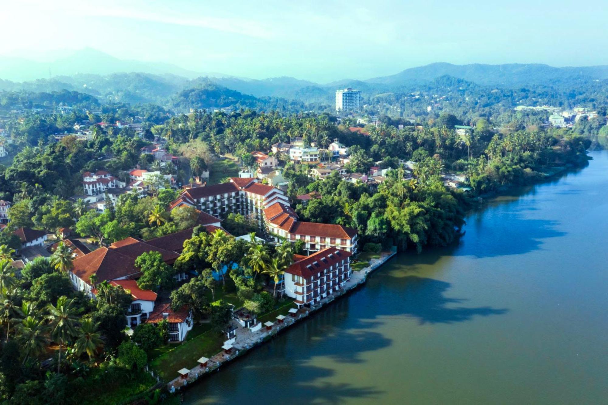 Mahaweli Reach Hotel Kandy Esterno foto