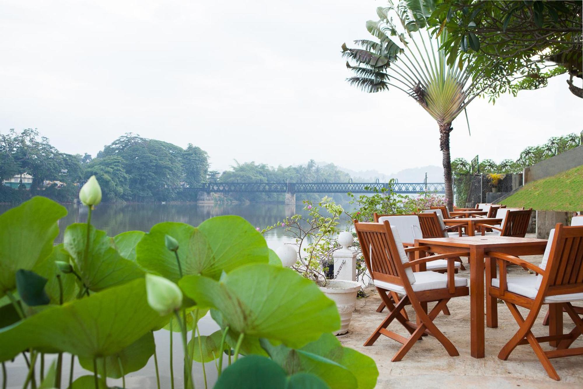 Mahaweli Reach Hotel Kandy Esterno foto