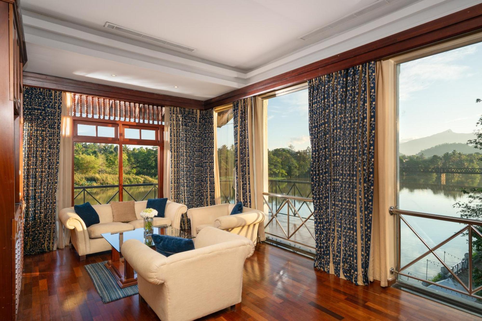 Mahaweli Reach Hotel Kandy Esterno foto
