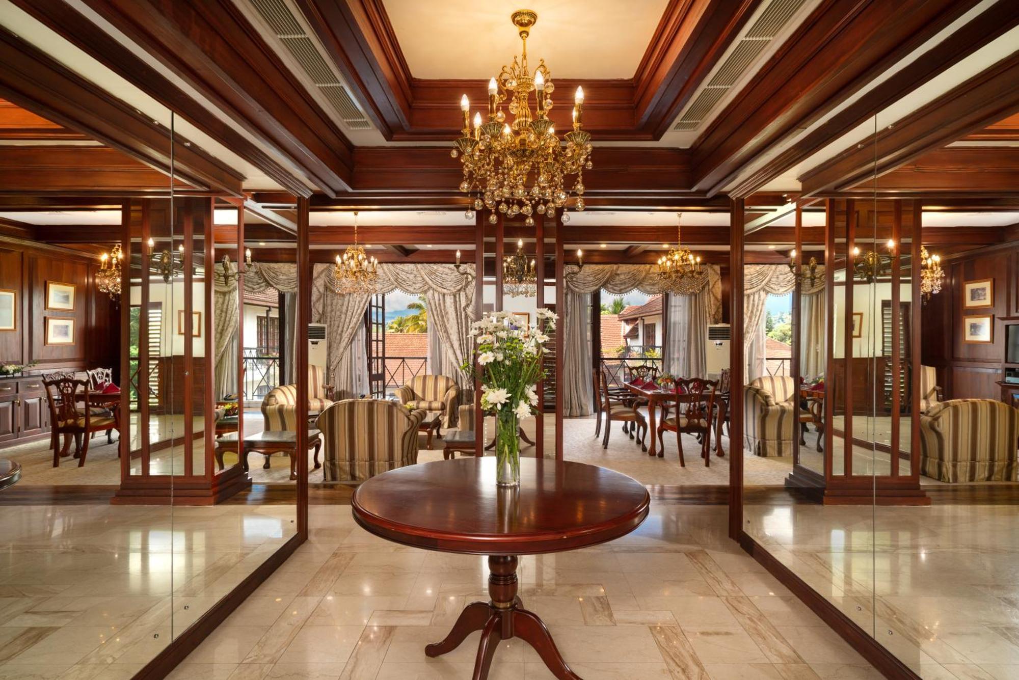 Mahaweli Reach Hotel Kandy Esterno foto