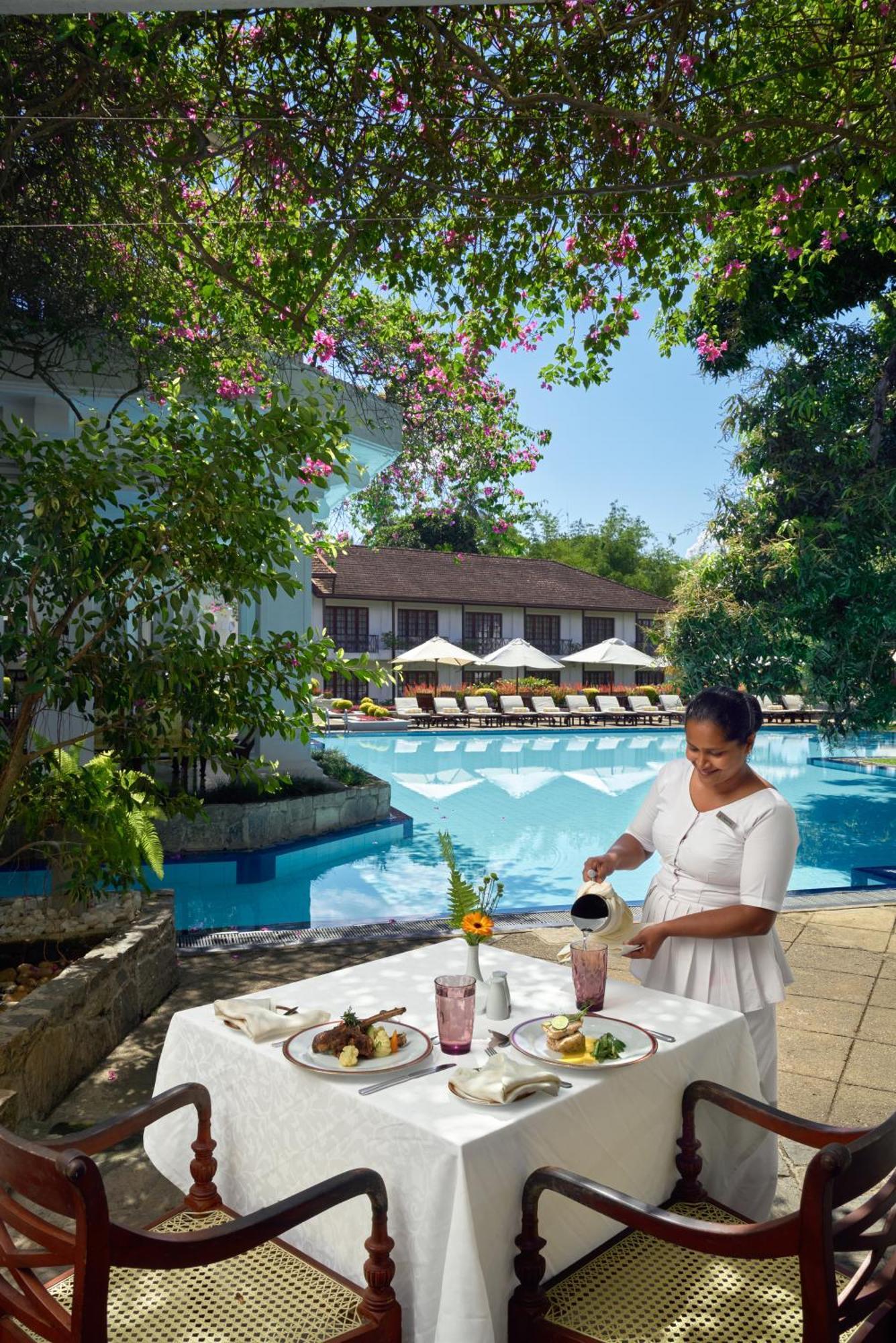 Mahaweli Reach Hotel Kandy Esterno foto