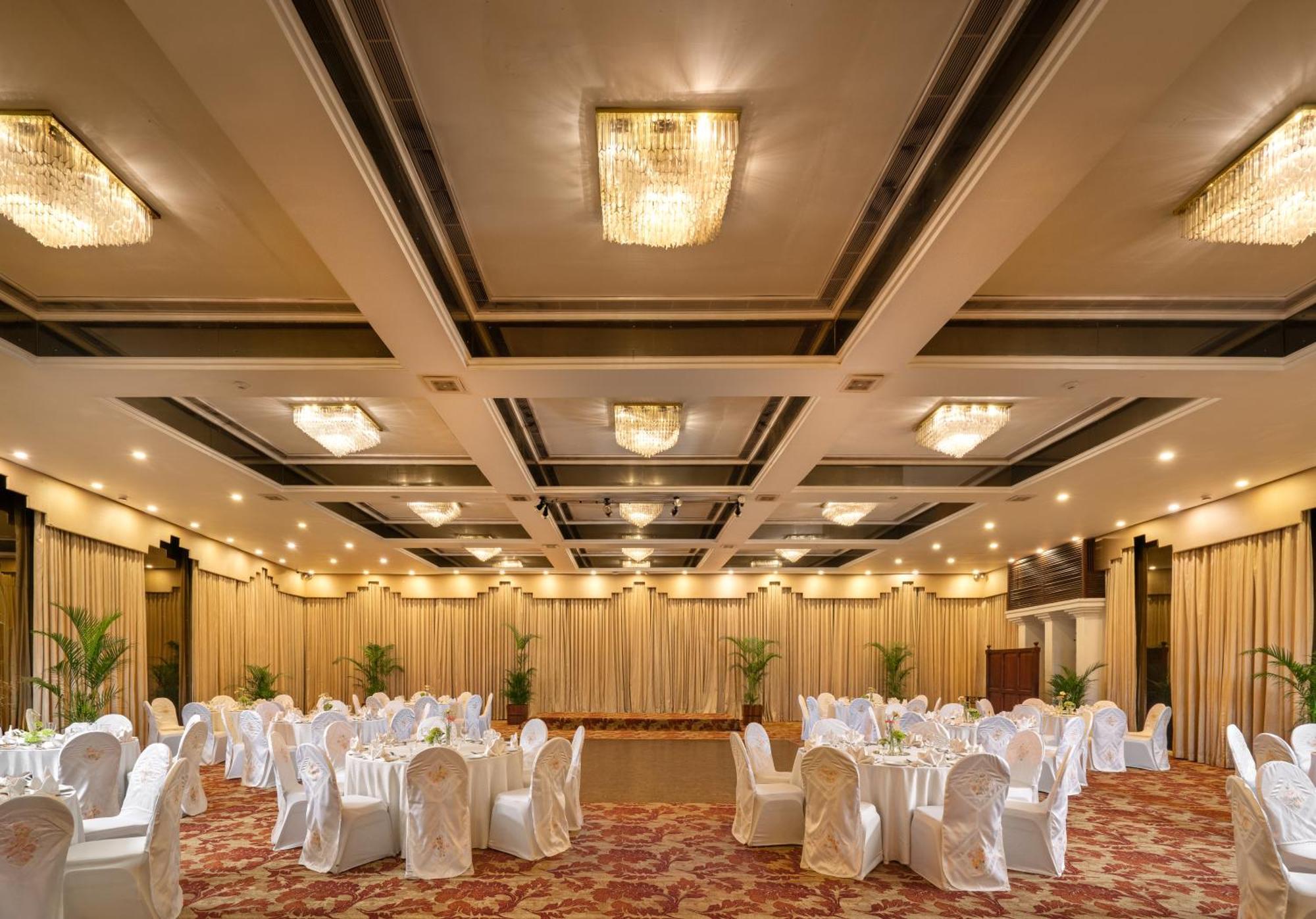 Mahaweli Reach Hotel Kandy Esterno foto