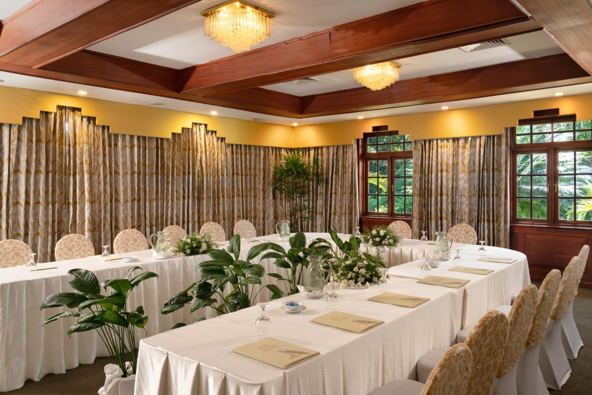 Mahaweli Reach Hotel Kandy Esterno foto