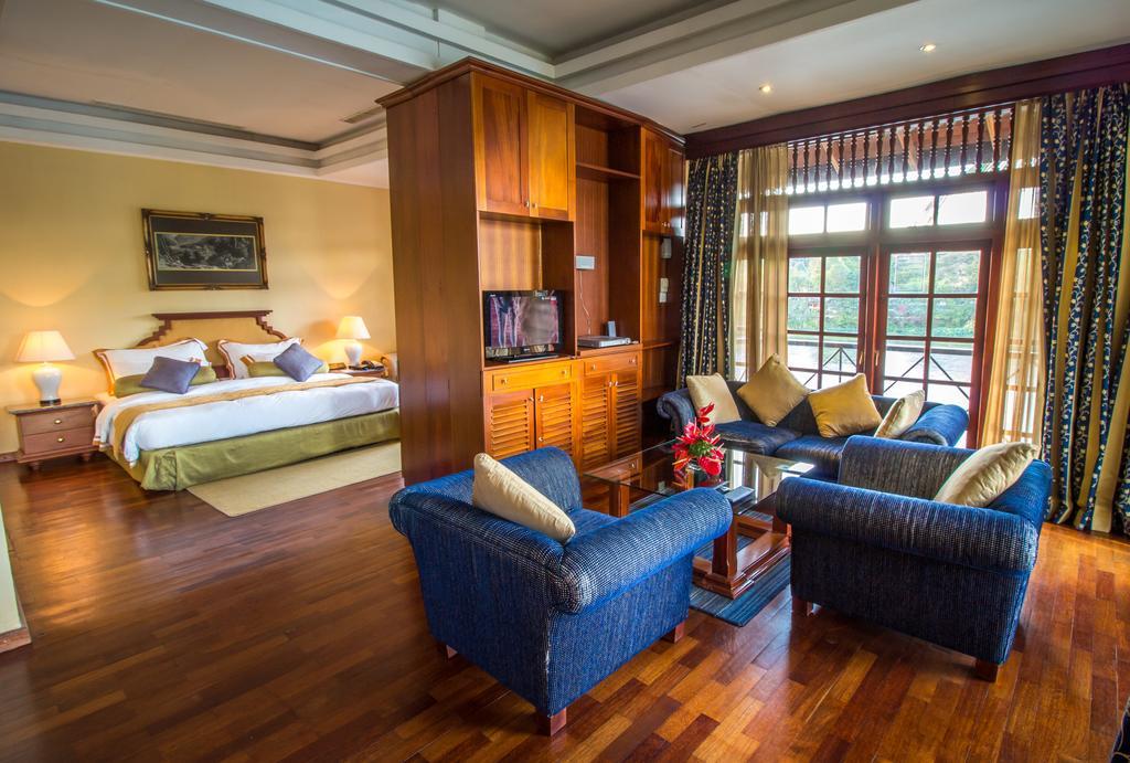 Mahaweli Reach Hotel Kandy Esterno foto
