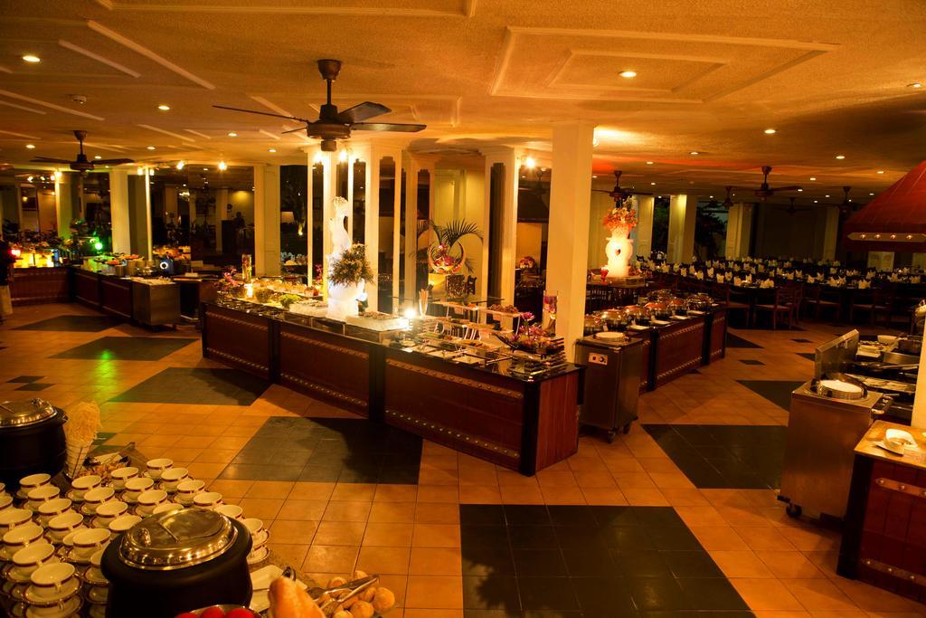 Mahaweli Reach Hotel Kandy Esterno foto